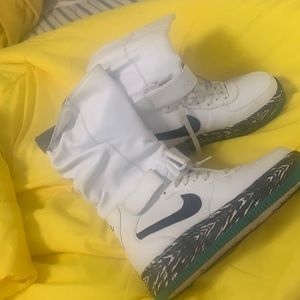 Women NIKE boots